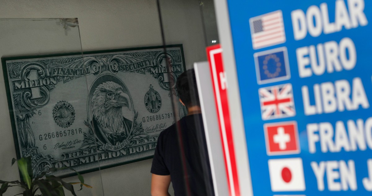 Dólar abre en $911 en día clave para EEUU: se conocerá si país cayó o no en una recesión técnica
