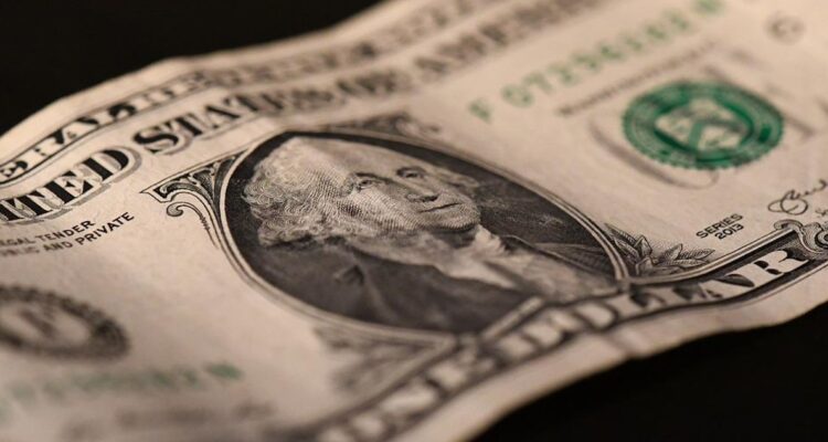 Ante descontrol total del dólar: Alertan “alta probabilidad” de que llegue a los $1.000