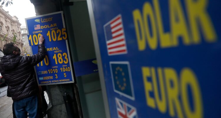 Dólar apunta a seguir bajando luego de la intervención del Banco Central local