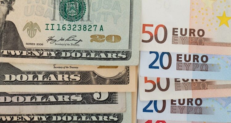 Preocupación en viejo continente: Euro sufre la mayor caída frente al dólar de los últimos 20 años