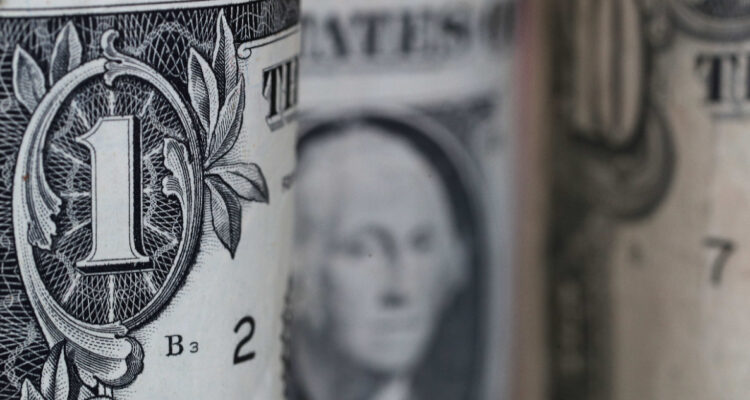 Dólar cierra lejos de los $1.000 y peso chileno se posiciona como moneda con mejor desempeño diario