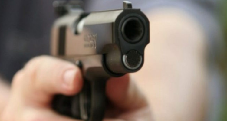 Dos muertos deja balacera en centro de eventos de Quintero