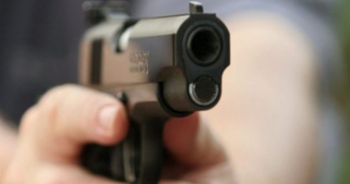 Dos muertos deja balacera en centro de eventos de Quintero