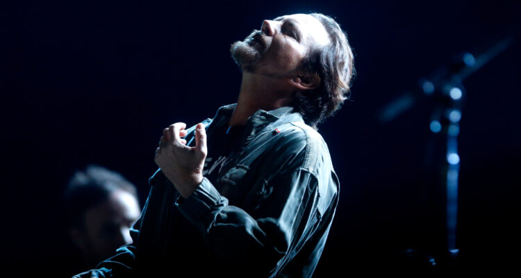Eddie Vedder sigue sin voz y Pearl Jam cancela más conciertos Es el peor escenario para la banda