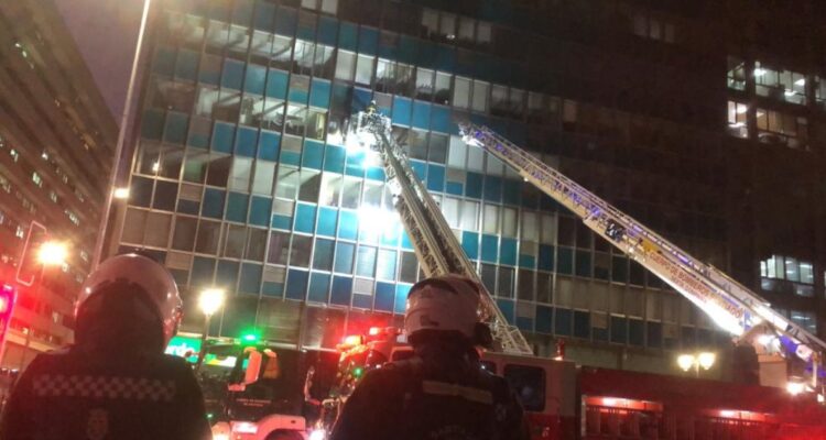 Bomberos controla incendio en Santiago