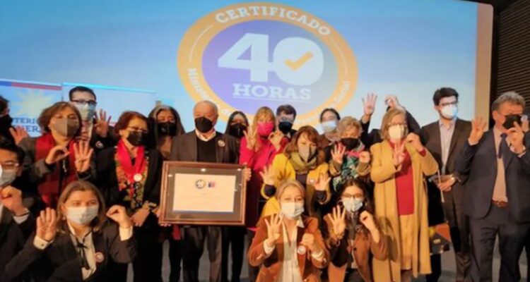 Enami se convierte en la primera empresa pública en ajustar su jornada laboral a 40 horas