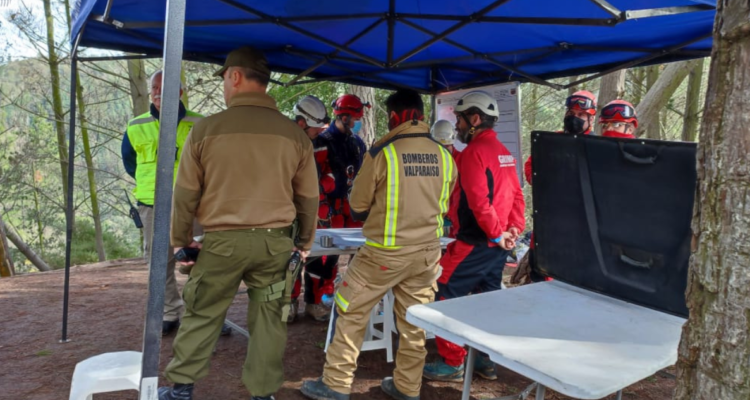Labores de búsqueda de cadete que cayó en Salto de Placilla en Valparaíso
