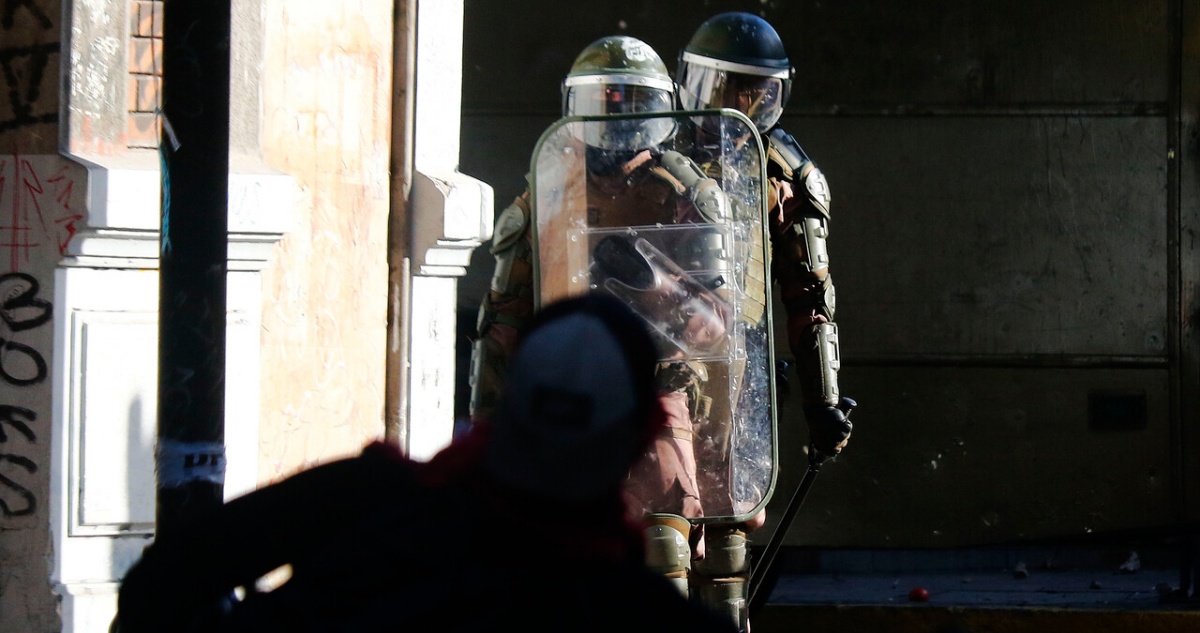 Ordenan a Carabineros entregar cámaras corporales