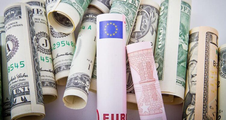 El euro sigue cayendo y podría alcanzar paridad con el dólar