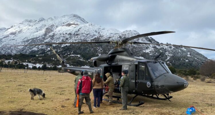 evacúan nieve caída Futaleufú