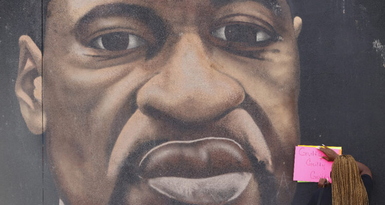 Expolicía que asesinó a George Floyd es sentenciado a otros 21 años de cárcel