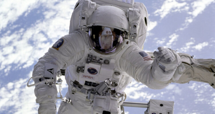 astronautas-que-van-al-espacio