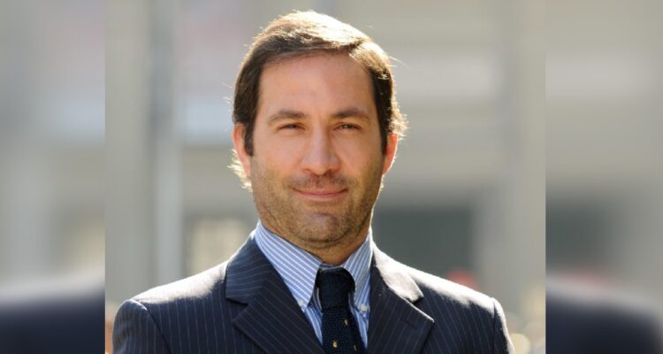 Francisco Leturia confiesa tener una chaqueta de piel de elefante