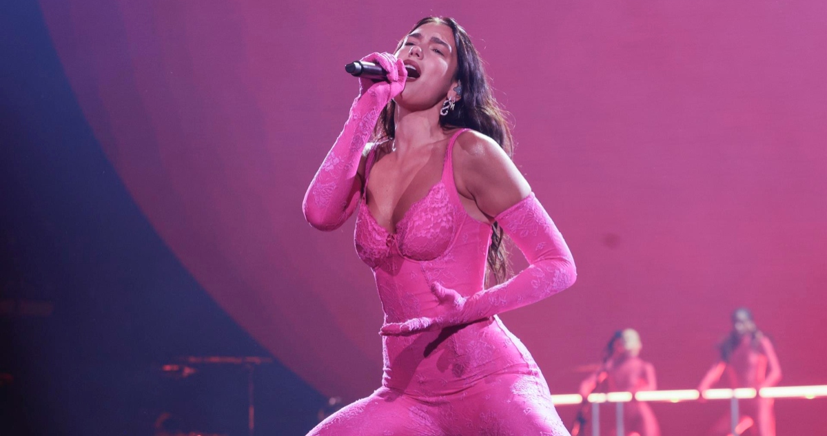 Fuegos artificiales ilegales dejan 3 heridos en concierto de Dua Lipa: cantante pidió disculpas