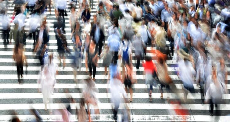 FMI rebaja el crecimiento global y pide a todos los países tomar medidas contra la inflación