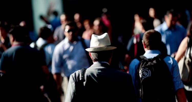 Tasa de desempleo en Chile vuelve a caer y se ubica en 7,8%