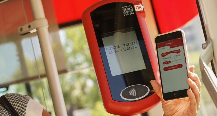 Gobierno confirma que pasaje del transporte en Santiago subirá en 2023: primera alza tras los $30