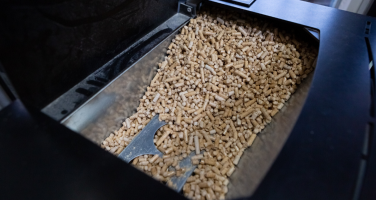 “Necesitamos calefacción”: habitantes de Los Ángeles por bajas temperaturas y bajo stock de pellet