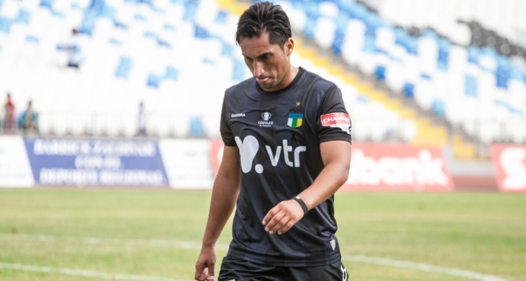 Hans Martínez recuerda con tristeza su retiro del fútbol.