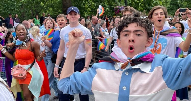 Elenco de Heartstopper en el Pride de Londres