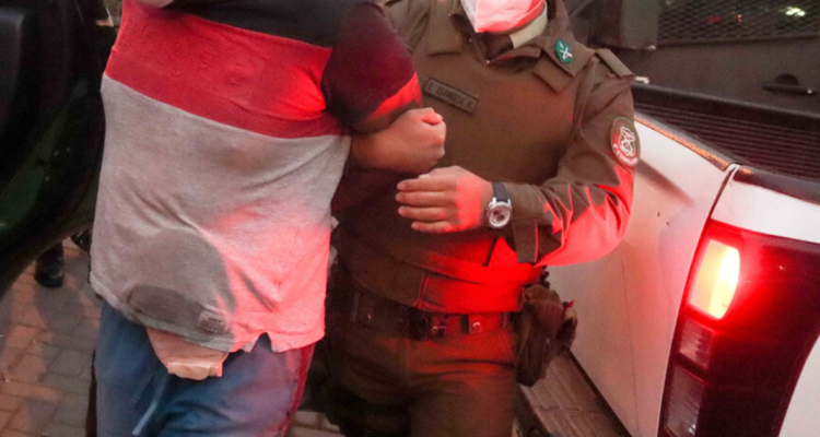 Detienen a hombre portando escopeta en Boca Sur