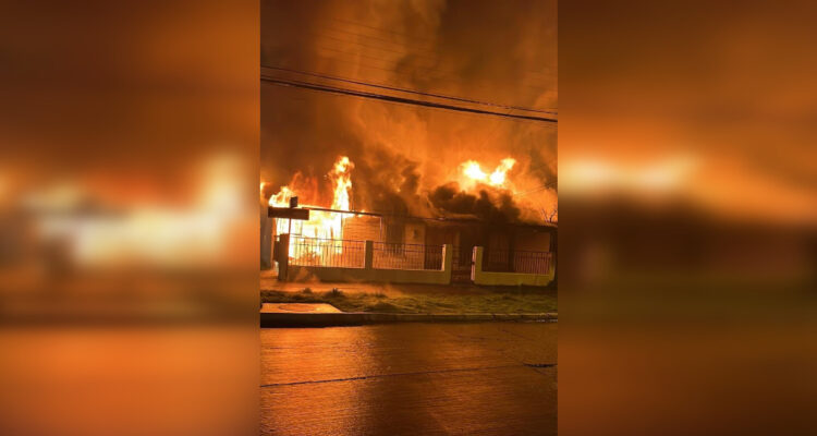 Incendio afecta dos viviendas en población Trizano de Angol