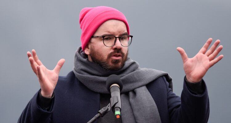 Ministro Jackson asegura que Gobierno no ha ocupado recursos ni tiempo laboral a favor del Apruebo