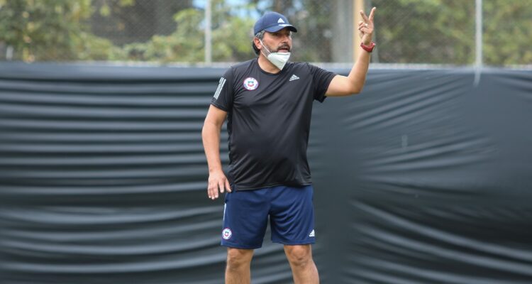 José Letelier dirigiendo a La Roja.