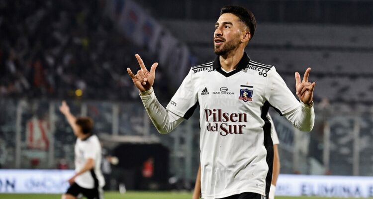 Juan Martín Lucero jugando por Colo Colo.