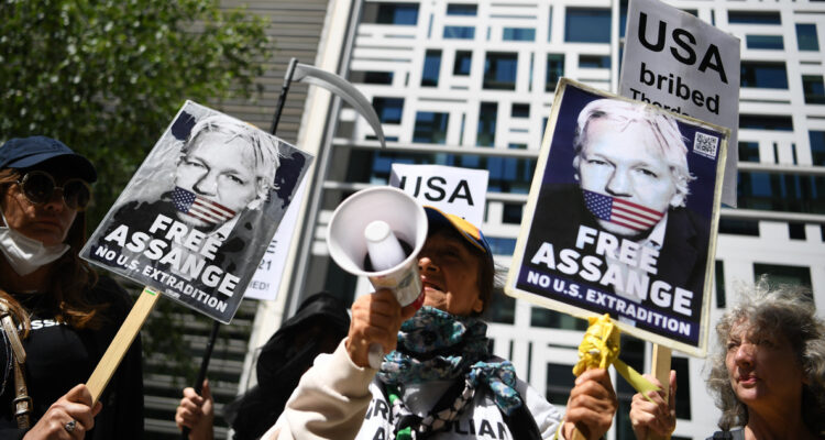 Protestas en favor de Julian Assange.
