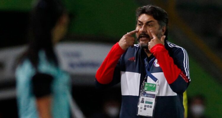 La Roja femenina evalúa reemplazantes para José Letelier.