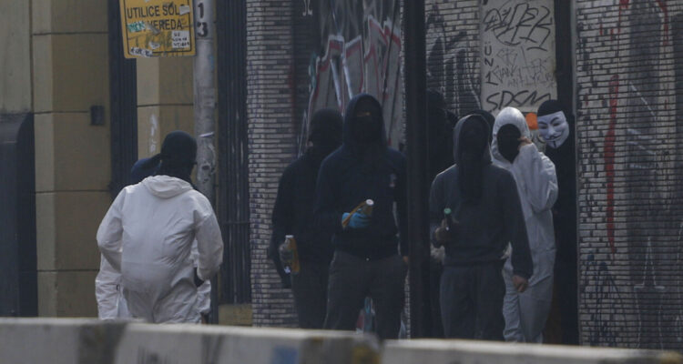 Oposición pide discutir Ley Aula Segura 2.0 tras incidentes en liceos emblemáticos de Santiago