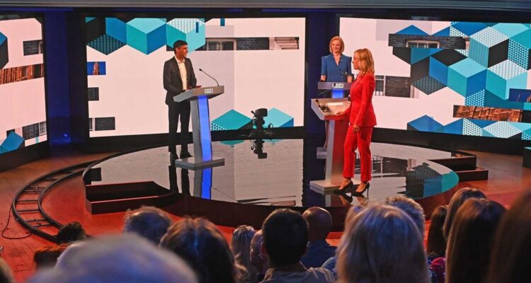 Rishi Sunak y Liz Truss en su primer debate televisado.