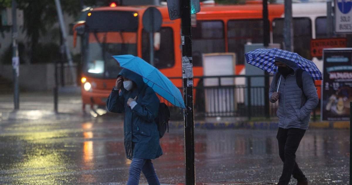 Llaman a capitalinos a no ir a la cordillera por intensas lluvias y nevazones de este fin de semana