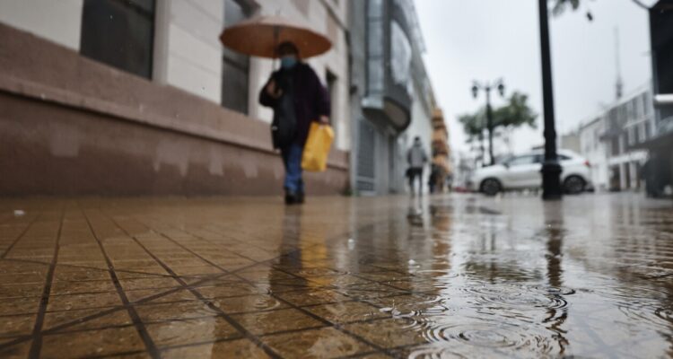 Vuelven las lluvias a Santiago: se esperan más de 30 milímetros y ráfagas de viento de hasta 40 km/h