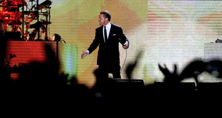 Luis Miguel reaparece tras meses