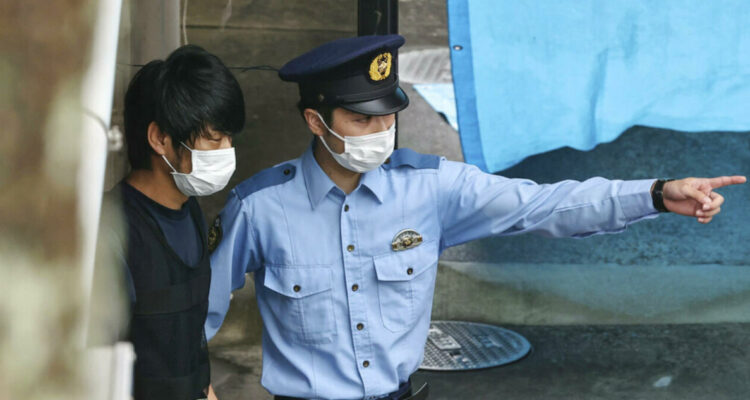 Tetsuya Yamagami antes de comparecer ante el procurador.