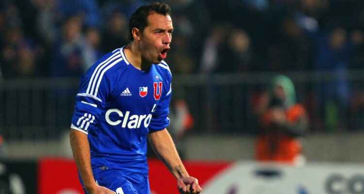 Marcelo Díaz jugando por La U.