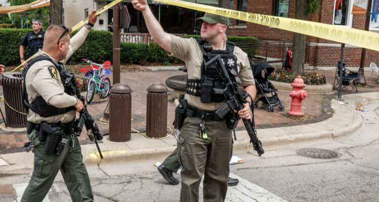 Matanza en Día de la Independencia autor de tiroteo en EEUU disparó a la multitud desde un tejado
