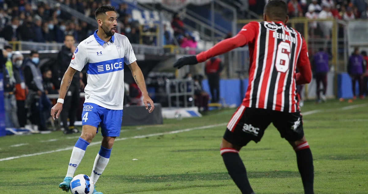 Mauricio Isla jugando ante Sao Paulo.