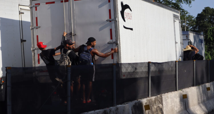 México traficantes de migrantes ganan cerca de 615 millones de dólares al año