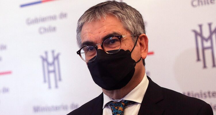 Pese a que no subiría costo del pasaje, Marcel aclara que “precios no pueden congelarse eternamente”