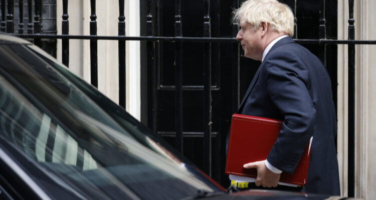 BBC revela que los ministros de Boris Johnson le pedirán su dimisión tras serie de escándalos