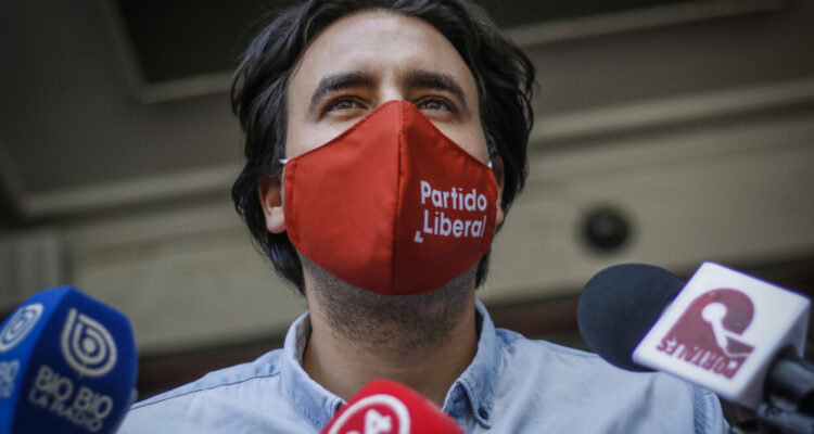 Mirosevic critica el Rechazo: “Hoy les vino una especie de amor repentino por las reformas”