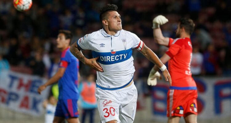 Nicolás Castillo jugando ante La U.