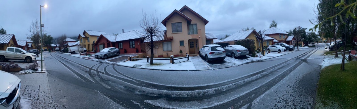 Las postales que dejó la caída de nieve en algunas comunas de Santiago