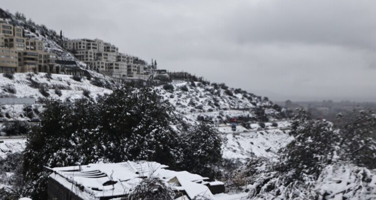 Esta madrugada nevó en distintos puntos de la capital: hay cortes de luz y anegamientos