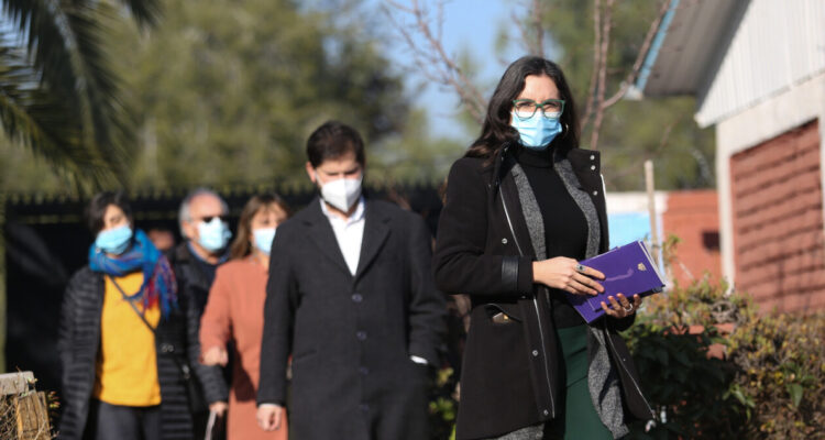 Tensión en el oficialismo por propuesta de acuerdo para cambiar nueva Constitución si gana Apruebo