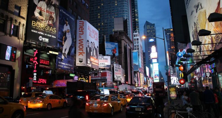 La Fed prepara para nueva alza de los tipos de interés mientras ronda el fantasma de la recesión