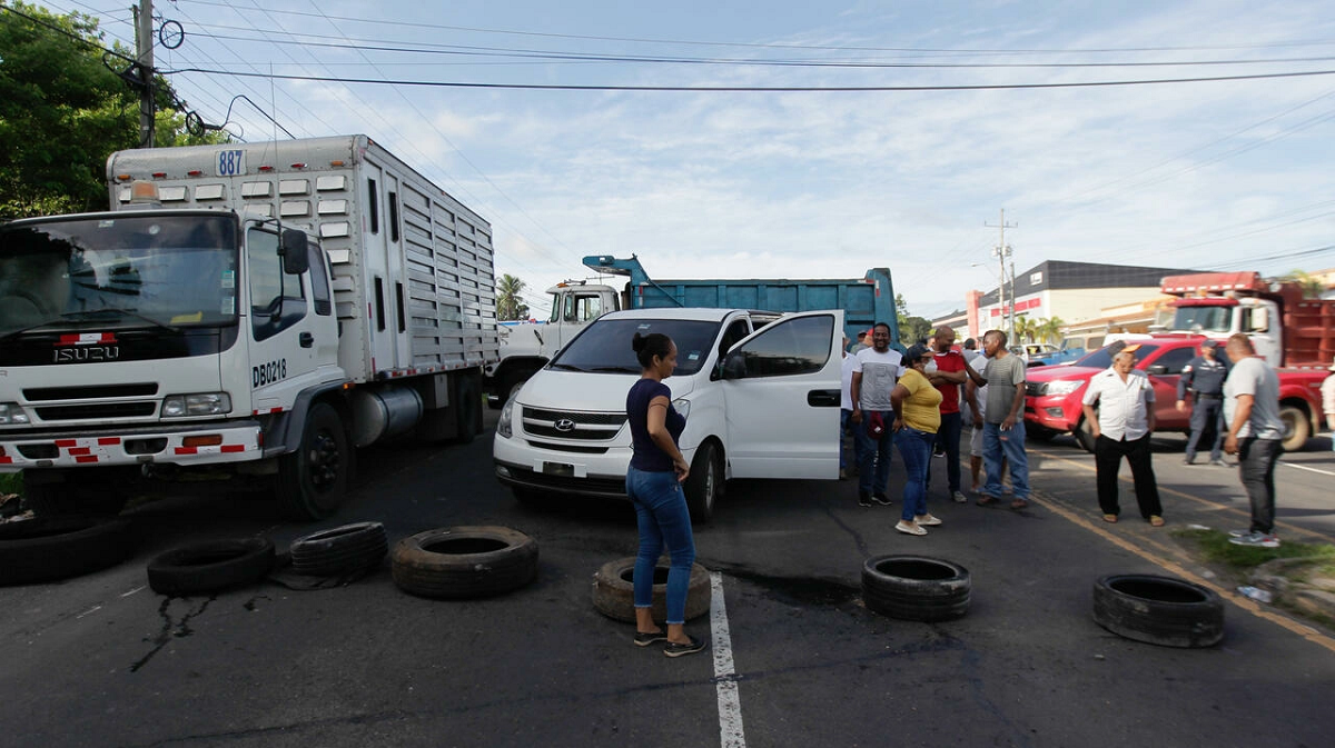 The Panamanian government has been facing constant protests  once morest inflation and corruption for two weeks, such as the one held in the town of Capaira, where its residents block the Pan-American highway.